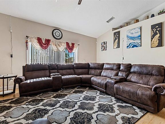 4th image of 885 Adour Dr