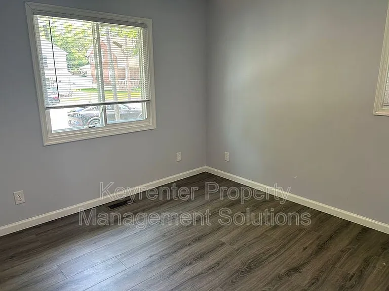 421 N Charlotte Ave — Photo 21