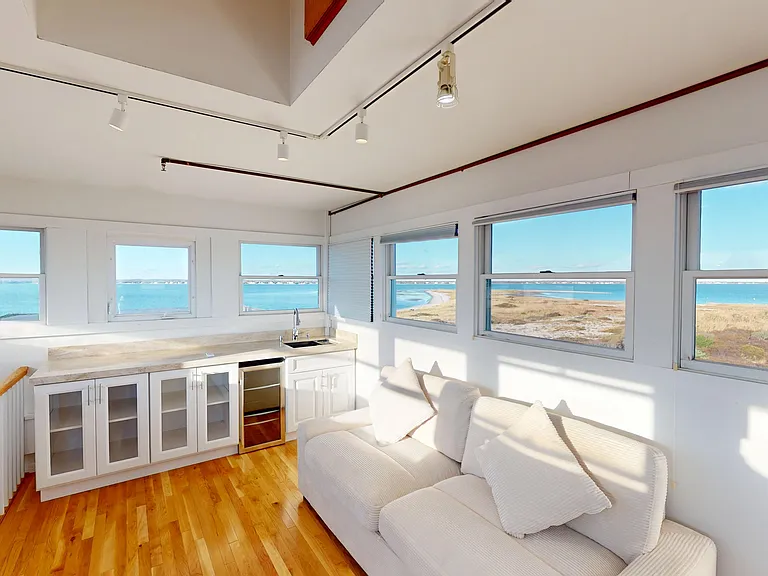 750 Dune Rd — Photo 31