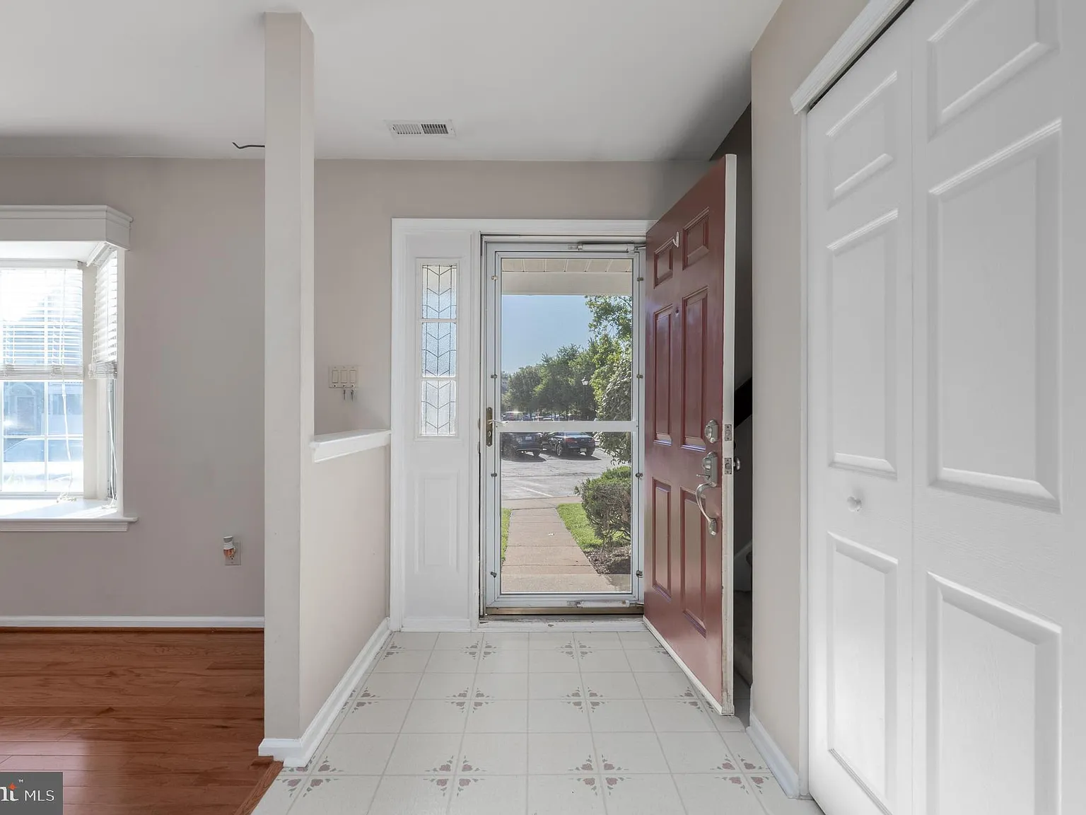 2 bed, 2.5 bath, 1288 sqft, $2,350 — Photo 2