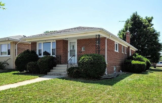 1st image of 624 Hoxie Ave