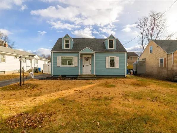 51 Clough St, Springfield, MA 01118
