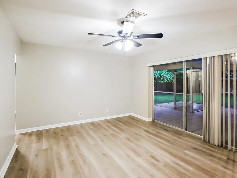 12695 Westport Cir — Photo 10