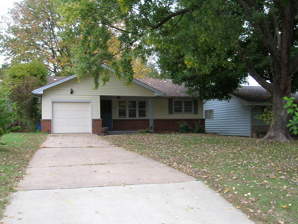 1st image of 2147 E Elm St