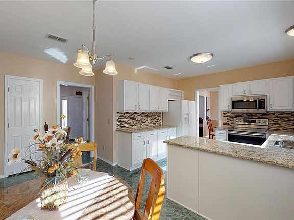 3rd image of 1336 Saddleback Ln
