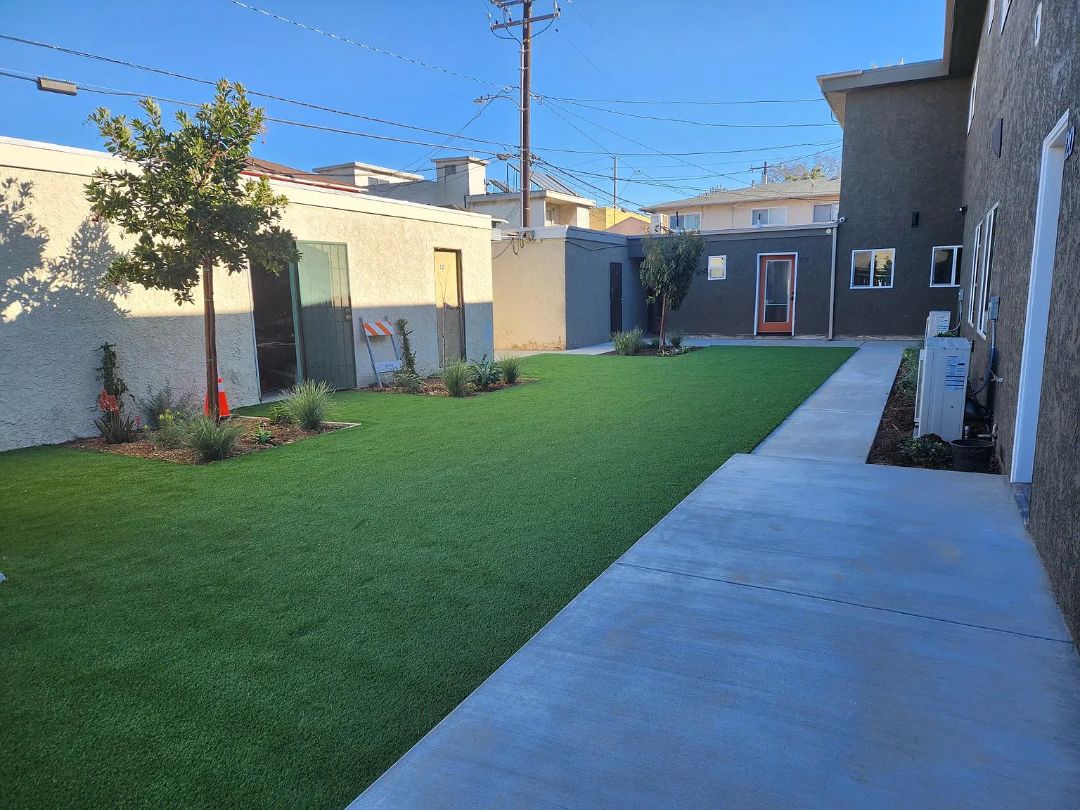 419 W Queen St — Photo 4