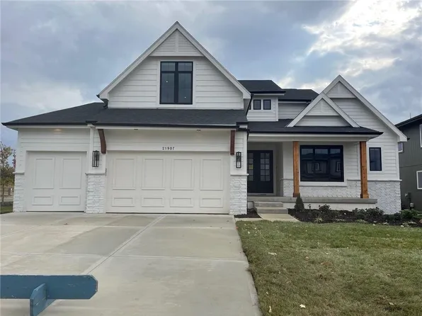 21907 W 100th Ter, Lenexa, KS 66220