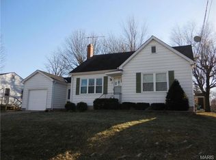 8 W 11th St, Washington, MO 63090
