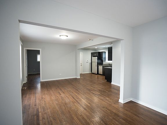 4th image of 2204 N Nagle Ave #1