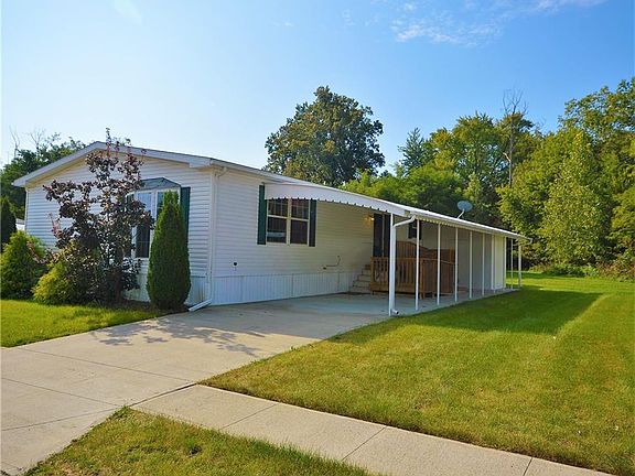 3rd image of 4 Chestnut Ln #4