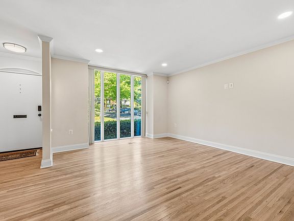 3rd image of 10841 Deborah Dr
