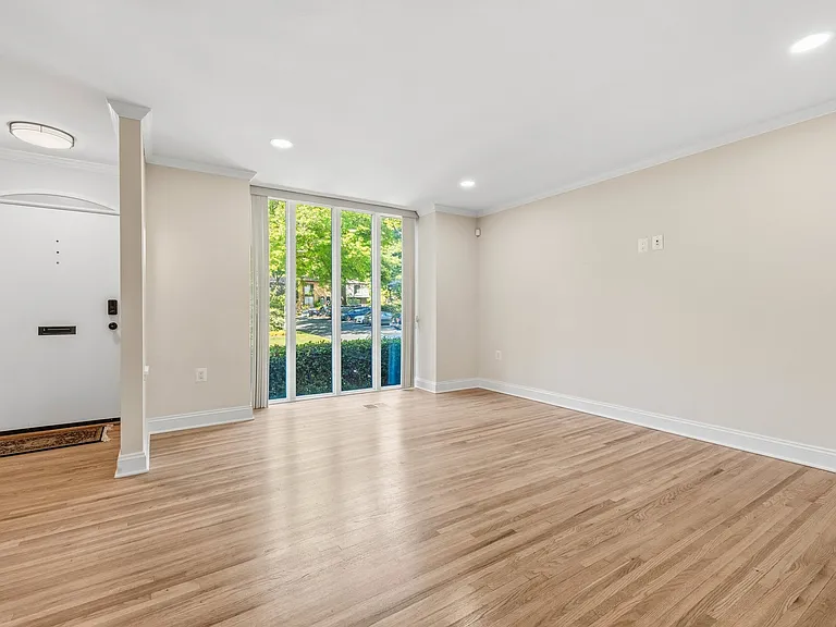 10841 Deborah Dr — Photo 3