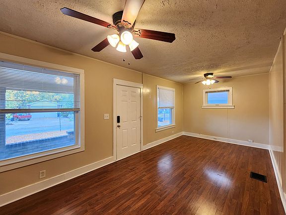 3rd image of 2513 Concord Dr