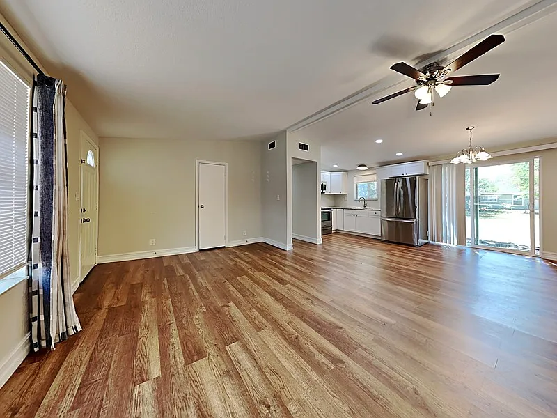 3 bed, 2.0 bath, 1200 sqft, $1,799 — Photo 3