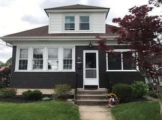 41 Brookwood Rd, Cranston, RI 02910