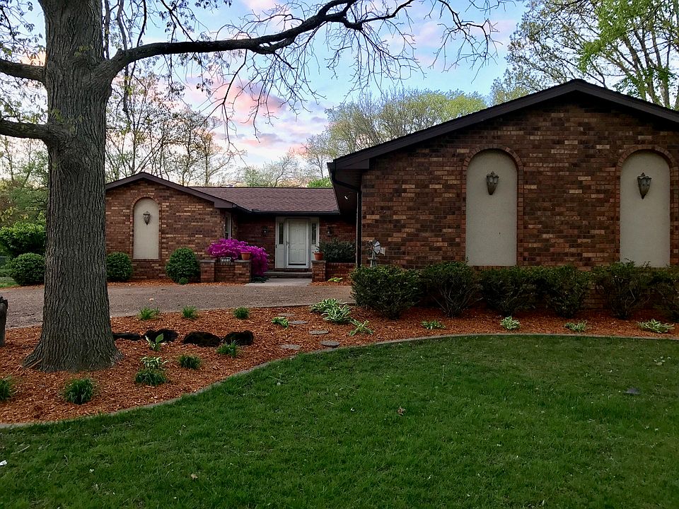 1st image of 1111 W Deerbrook Dr