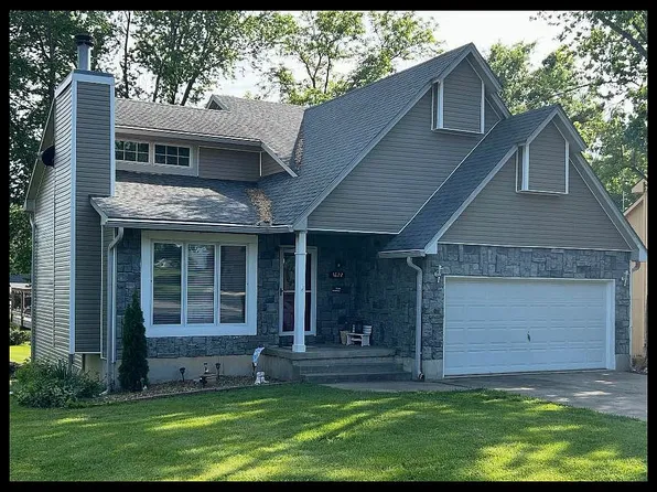 1622 E Timber Ridge Dr, Sedalia, MO 65301