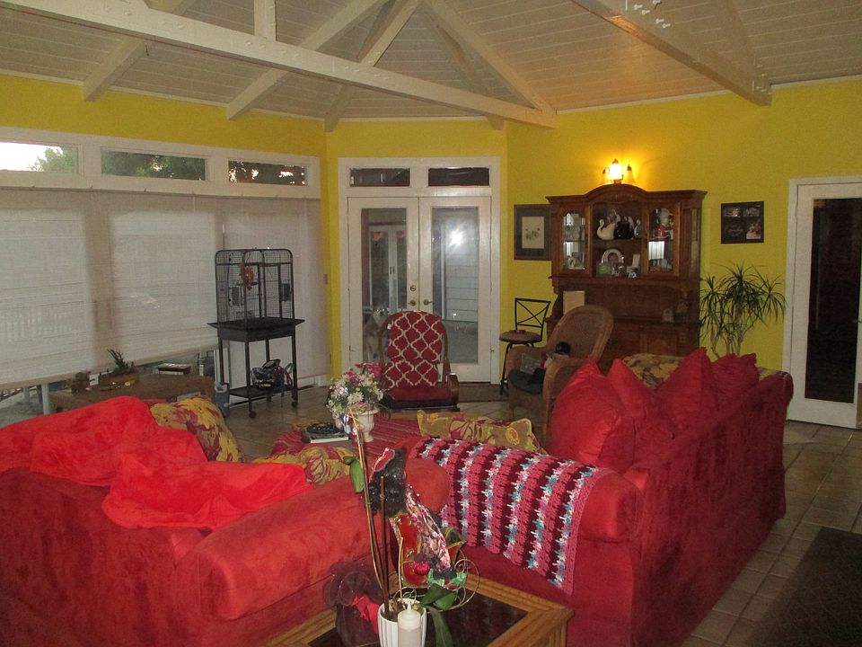 1st image of 1542 SE Skyline Dr