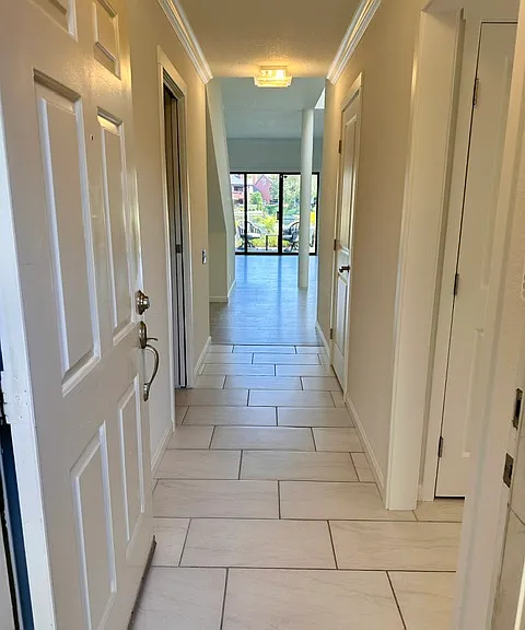 1135 Shoreline Dr — Photo 1
