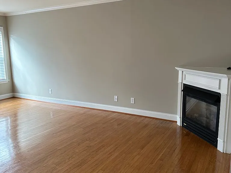 121 Oak Hill Ln — Photo 4