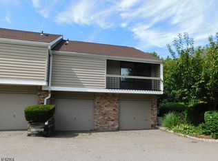 146 Overlook Dr, Clinton, NJ 08809