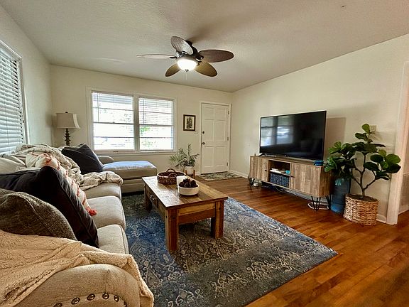 5th image of 121 San Carlos Ave