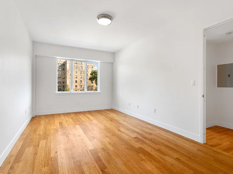 2727 Henry Hudson Pkwy W #504 — Photo 17