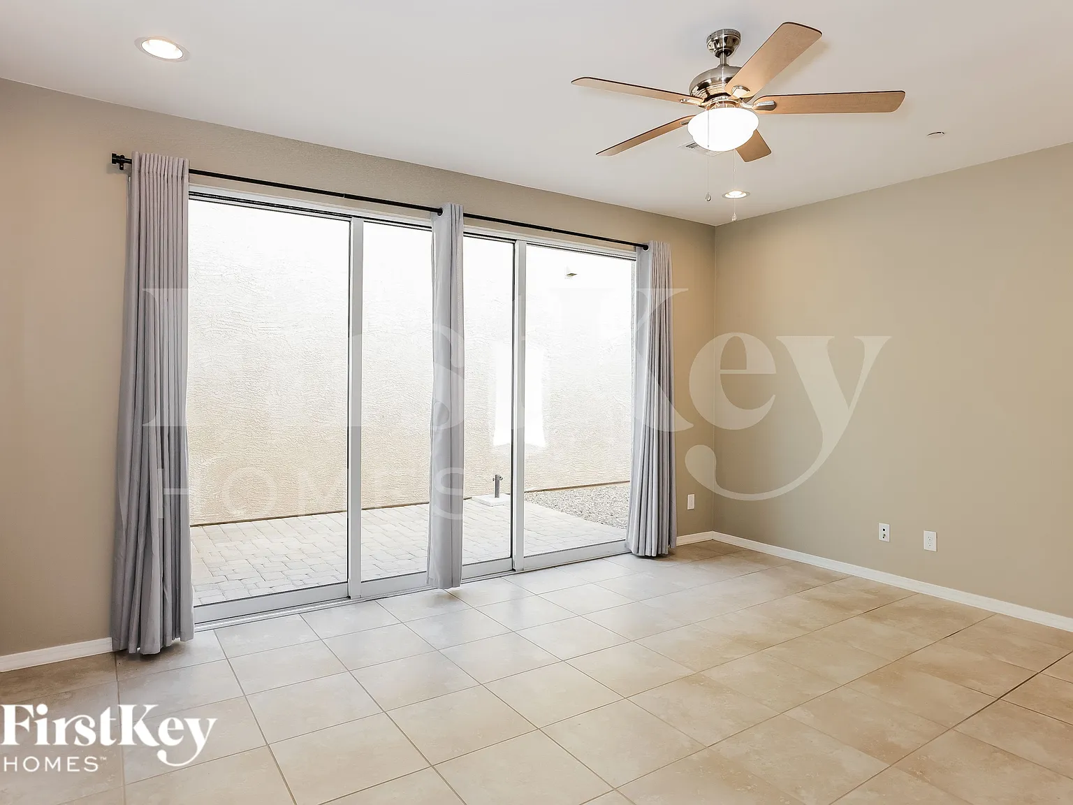3 bed, 3.0 bath, 2418 sqft, $2,140 — Photo 3