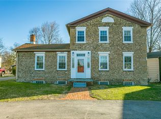 167 Hook Rd, Farmington, NY 14425