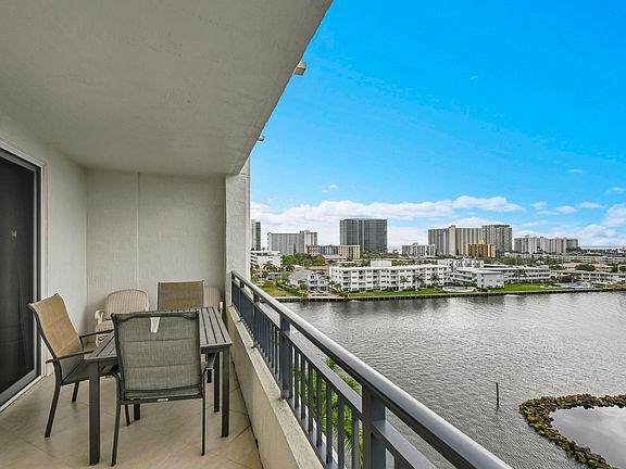 3rd image of 2880 NE 14th St Causeway #808