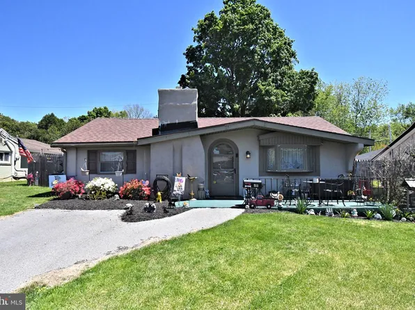 910 Fernwood St, Emmaus, PA 18049
