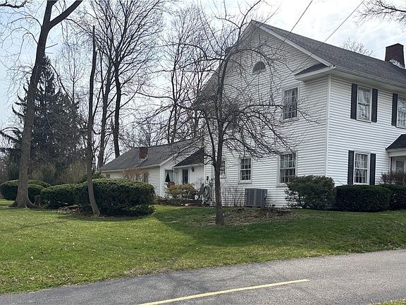 2nd image of 2011 Burbank Rd