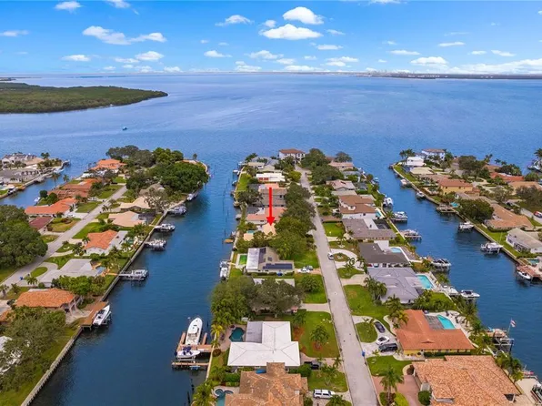 2051 Illinois Ave NE, Saint Petersburg, FL 33703