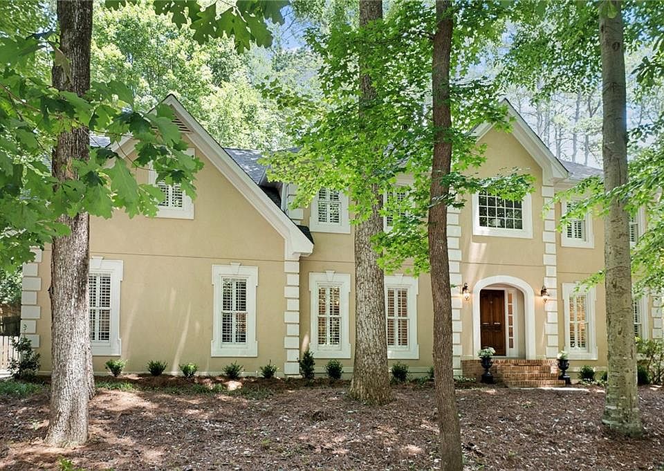1st image of 1194 Woods Cir NE