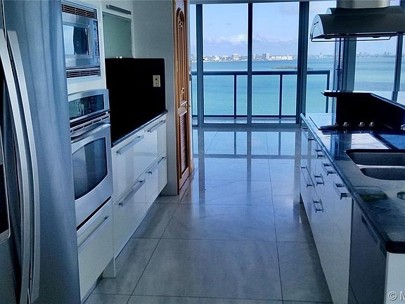 2nd image of 601 NE 36th St APT 2212