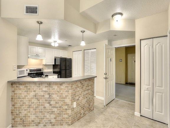5th image of 5090 Fairways Cir APT 307