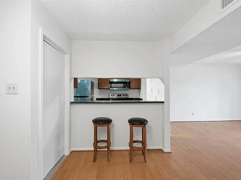 10110 Forum West Dr #321 — Photo 6