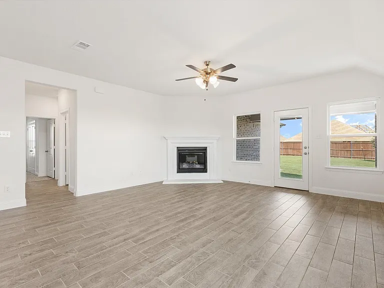 324 Amenduni Ln — Photo 15