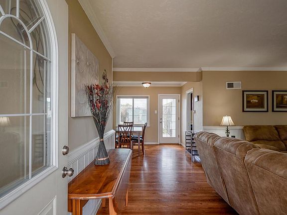 3rd image of 6008 Bellamah Ave NE