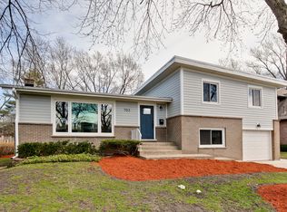 703 Appletree Ln, Deerfield, IL 60015