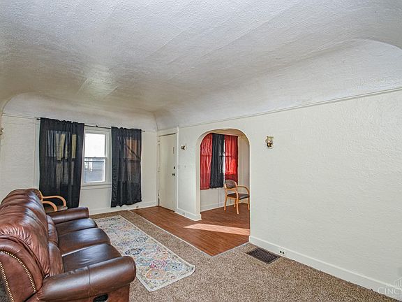 4th image of 1613 Superior Avenue