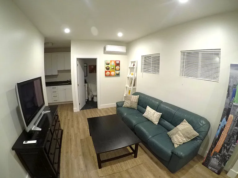 1629 Polk Ave #B — Photo 9