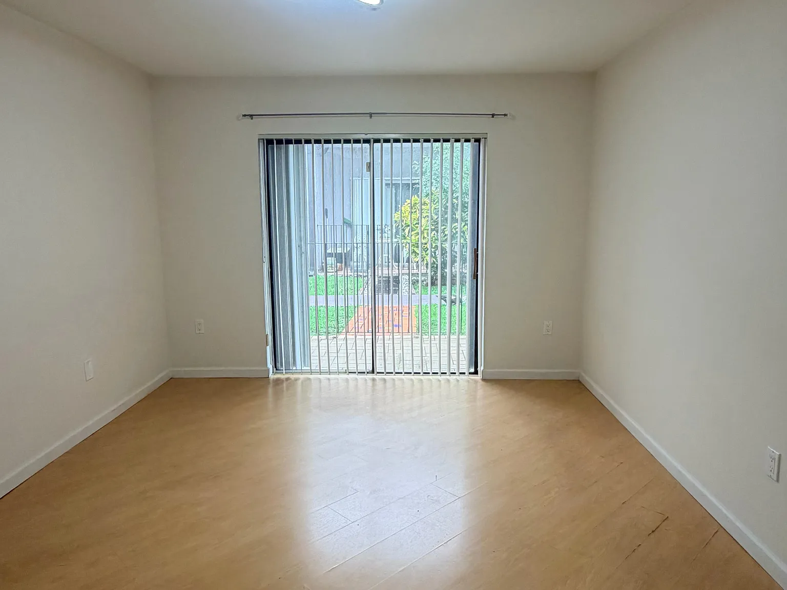 2 bed, 1000 sqft, $2,300 — Photo 4