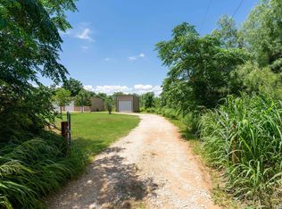 9195 S LOOP 1604 E, Elmendorf, TX 78112