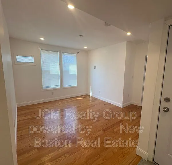 217 Washington St #3R — Photo 3