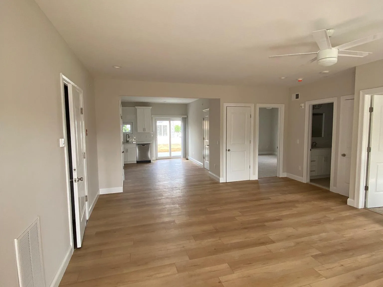 515 Jackson Ave — Photo 2