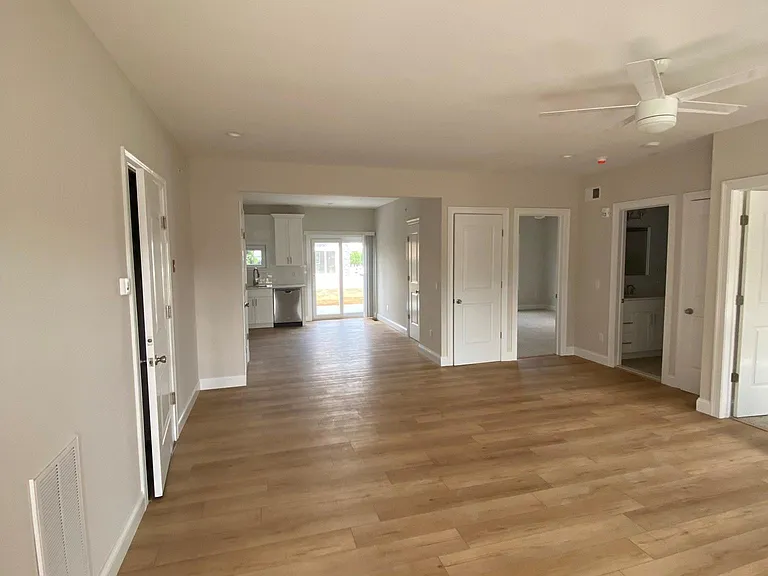 515 Jackson Ave #1-38 — Photo 2