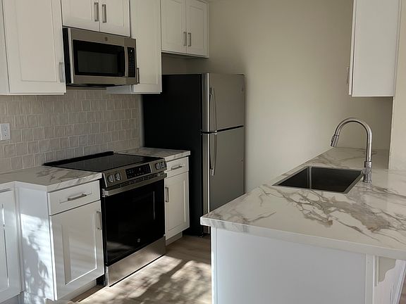 4th image of 4843 Voltaire St APT 4