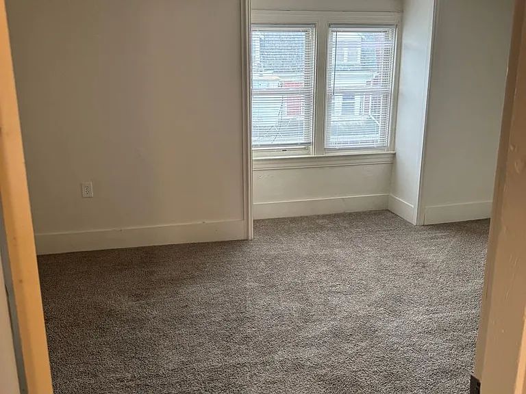 1559 W King St — Photo 7