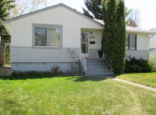 1726 32nd St SW, Calgary, AB T3C1N5